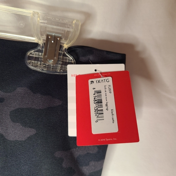 Spanx dark camo leggings. Women’s size 1X . New with tags! - Picture 2 of 9